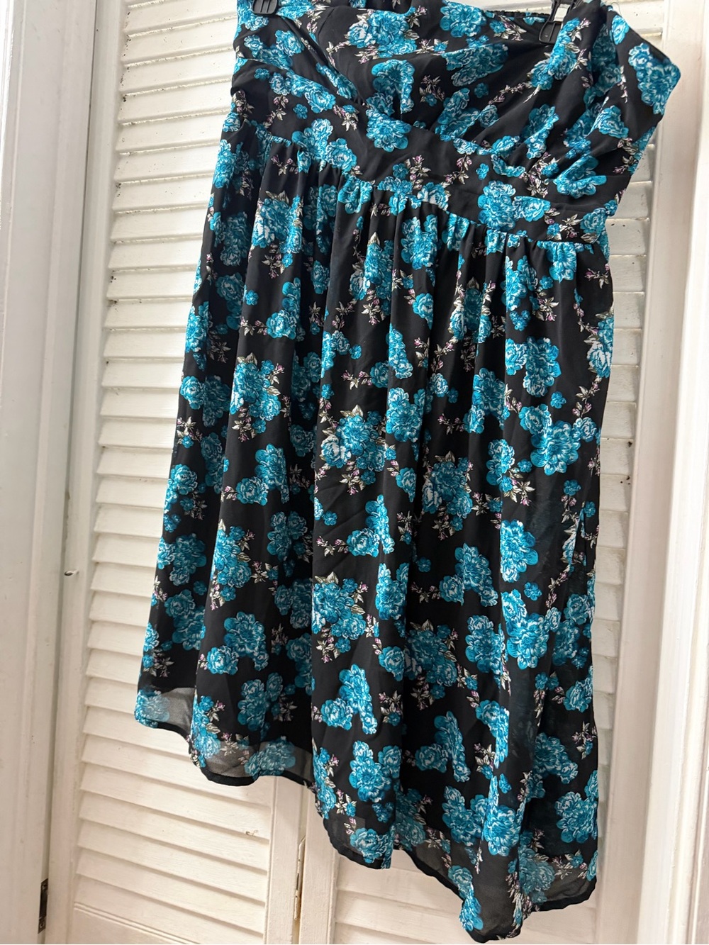 Sleeveless floral dress.